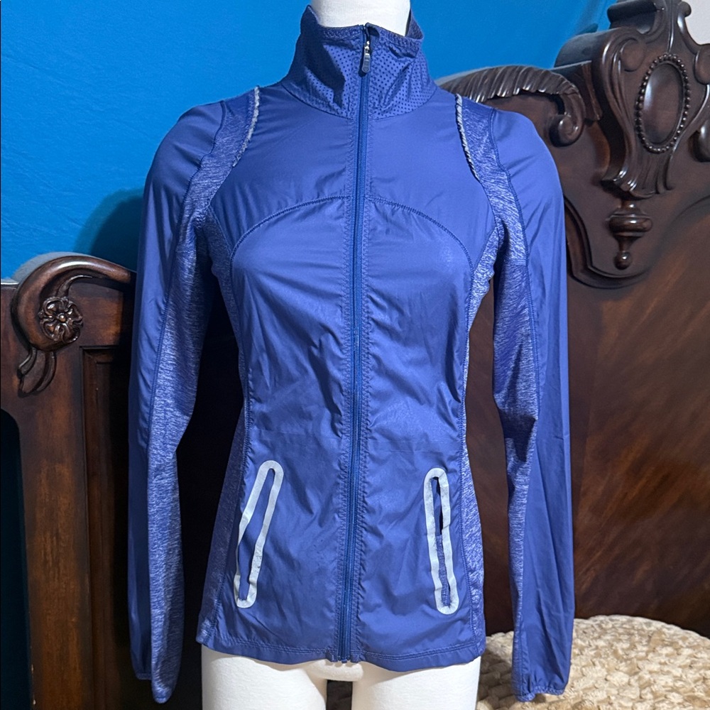 Lululemon Run: Featherweight Hybrid Jacket
Royalty size 4 - Picture 6 of 16